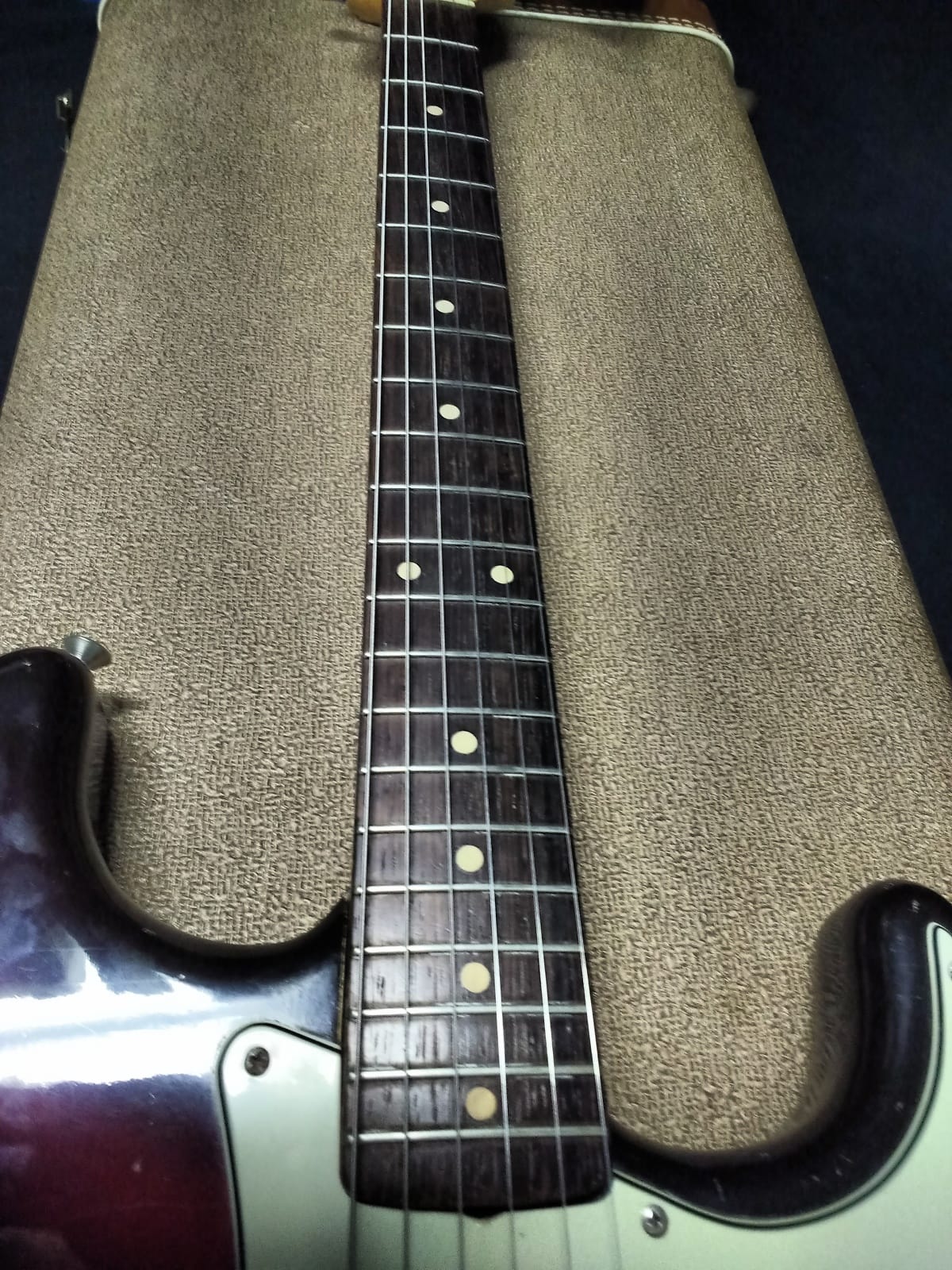 stratocaster-white-clay-dots